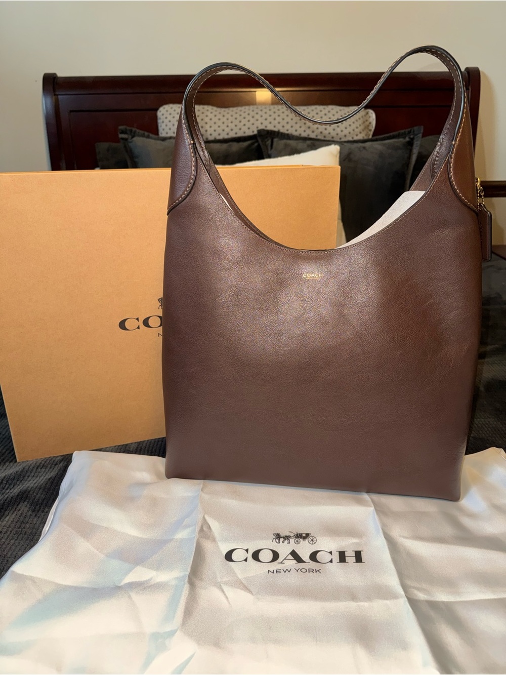 Coach Brooklyn 39 Leather Shoulder bag in maple